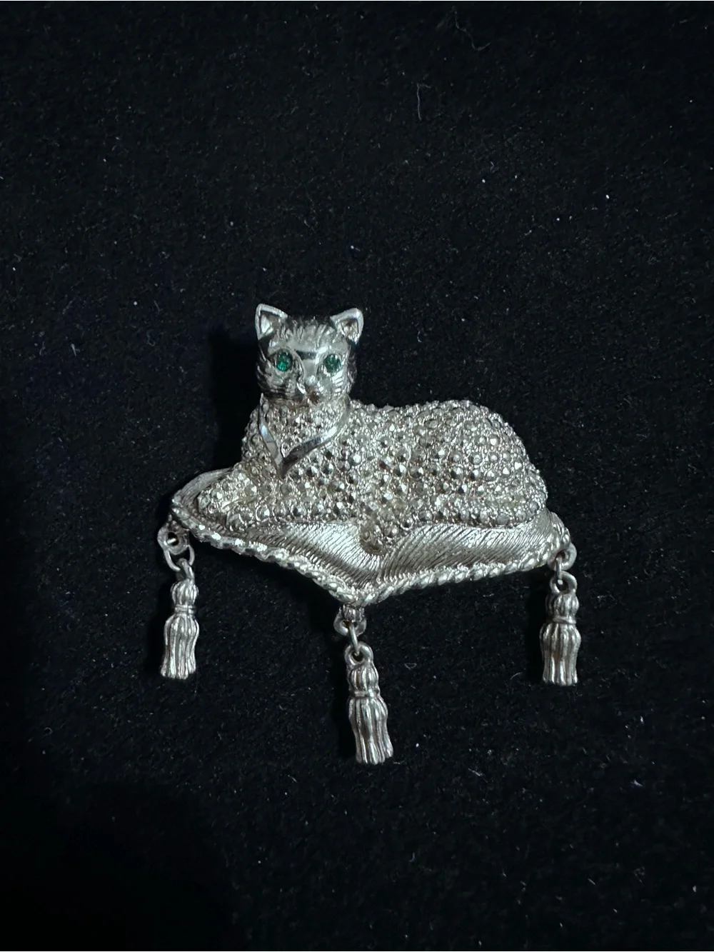 Avon Silver-Tone Cat Brooch with Green Eyes faux marcasite look